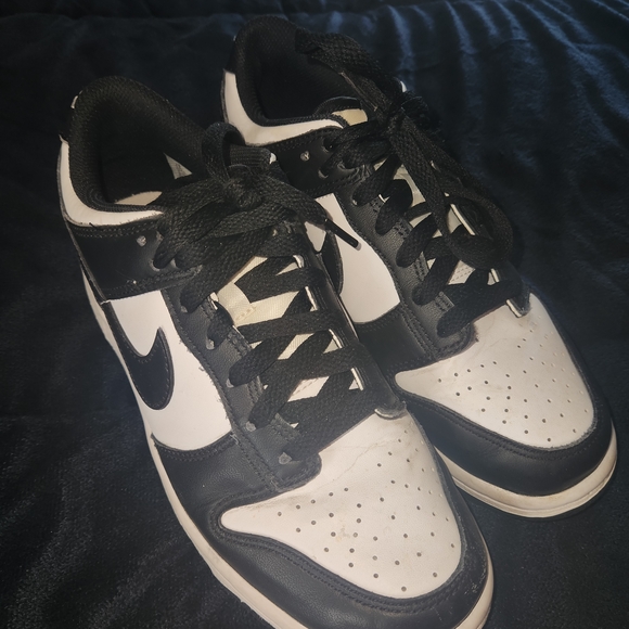 Nike Kids Black and White Low-Top Sneakers - Picture 2 of 2